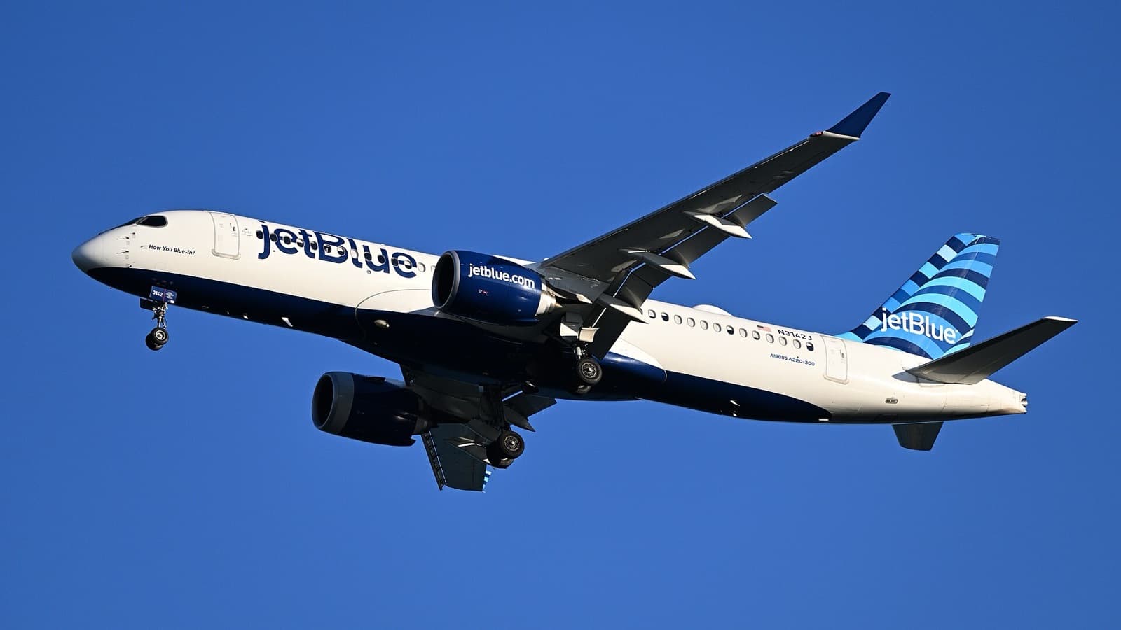 JetBlue A220-300 N3142J on final approach to Boston Logan