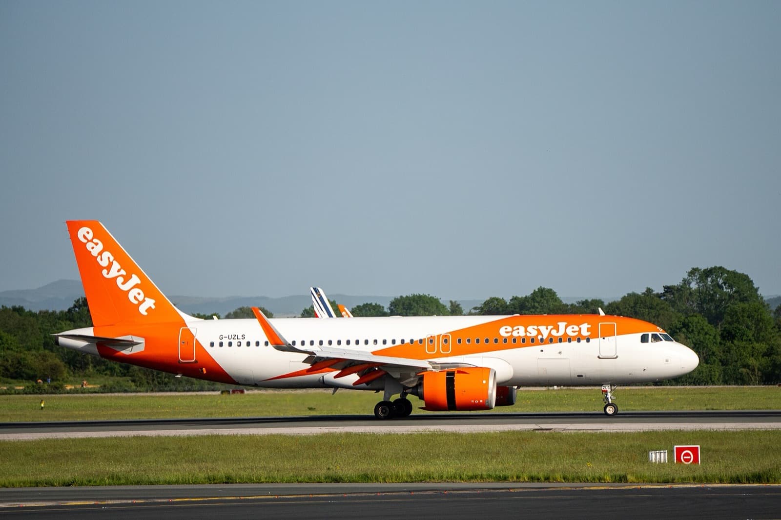 easyJet A320neo G-UZLS at Manchester Airport