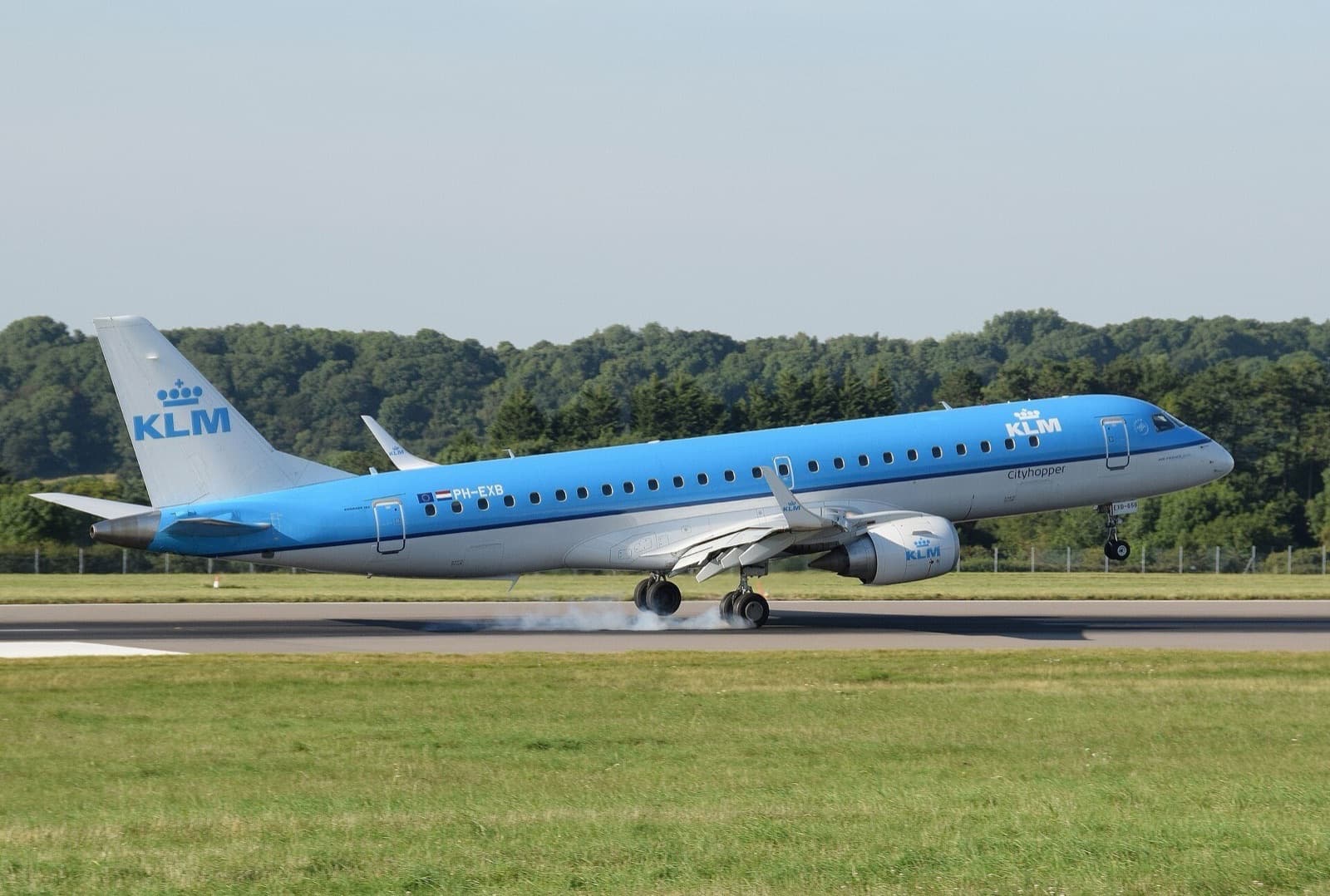 KLM Cityhopper Embraer 190 (PH-EXB) landing at Bristol Airport